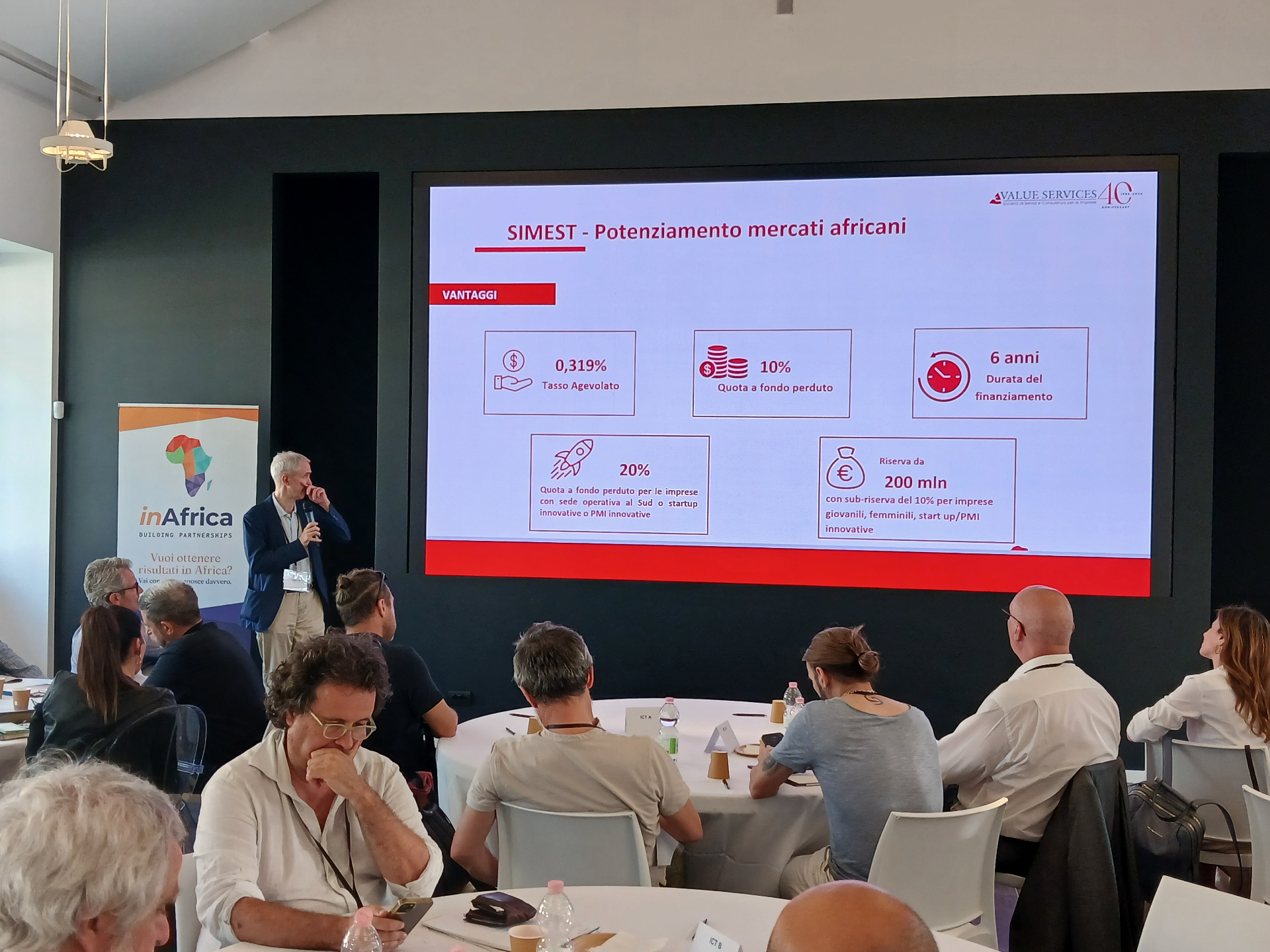 Workshop operativo durante un Club Day inAfrica