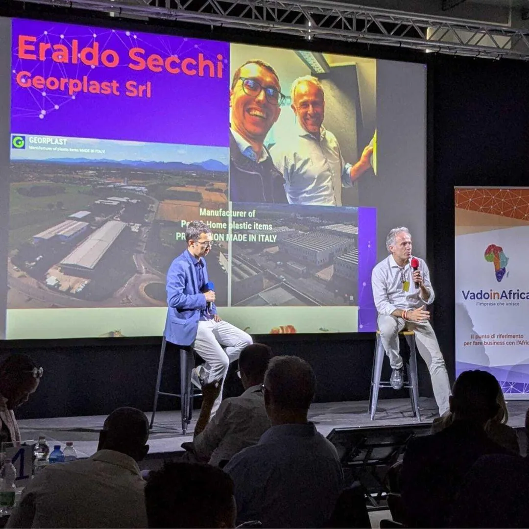 Intervista sul palco durante un'edizione del Summit